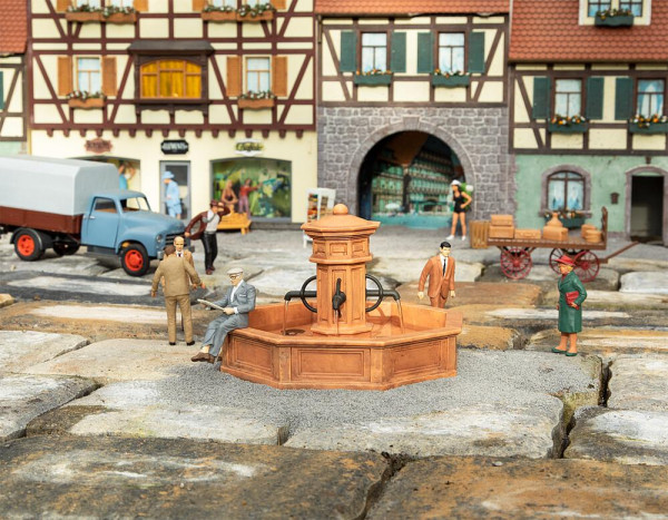 Marktbrunnen mit Pumpe