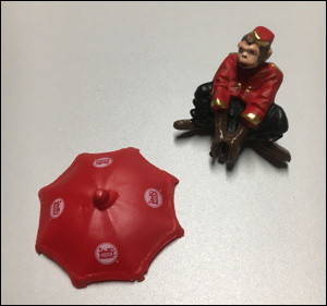 Schirm und Affe für Circus Draisine, getütet