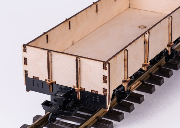 Offener Güterwagen mit Holzaufbau