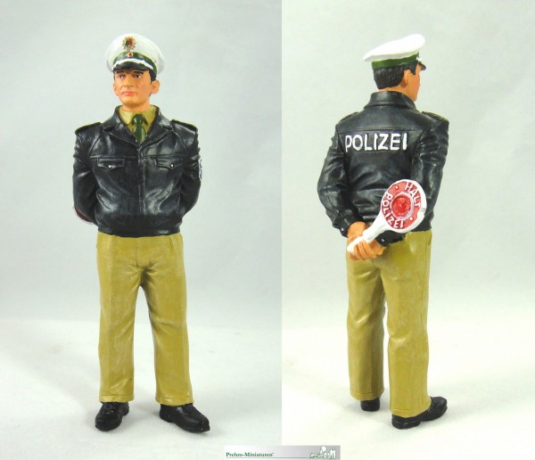 Polizist mit grüner Uniform und Kelle, Metall